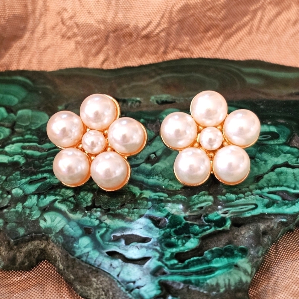 NEW Gold and Pearl Flower Earrings E1P52